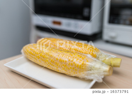 加熱したトウモロコシ 加熱したトウモロコシ 16373791