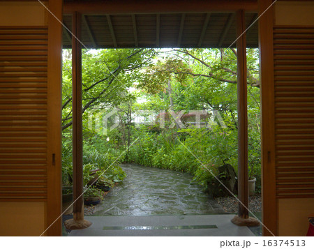 和風家屋の玄関の写真素材