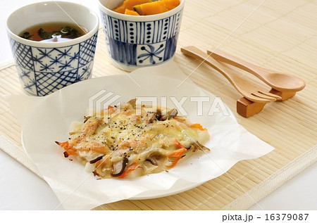 牛蒡と人参と椎茸の和風餅ピザ 牛蒡と人参と椎茸の和風餅ピザ 16379087