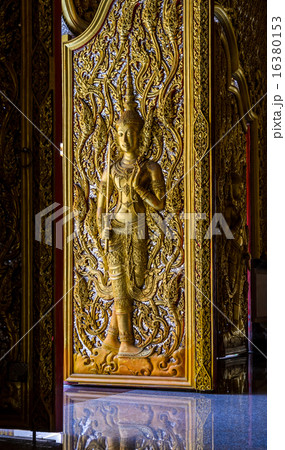 Traditional Thai sculpture style door 16380153