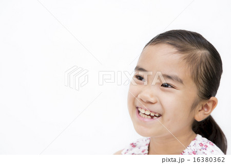 顔アップの女の子 顔アップの女の子 16380362