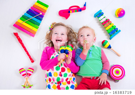 Kids with music instruments. 16383719