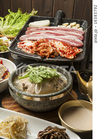 韓国料理の食卓 16383792