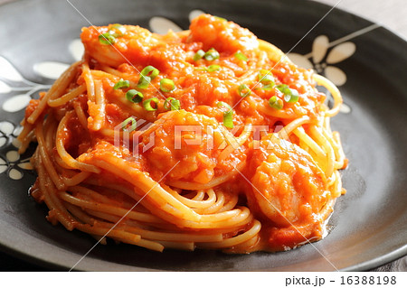 エビとトマトのクリームパスタ 16388198