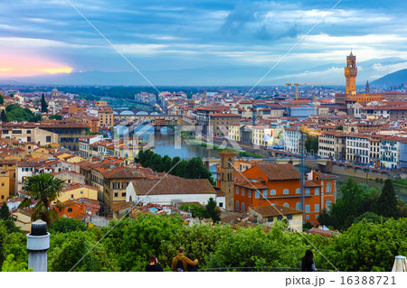 Ponte Vecchio and Palazzo Vecchio, Florence, Italy Ponte Vecchio and Palazzo Vecchio, Florence, Italy 16388721