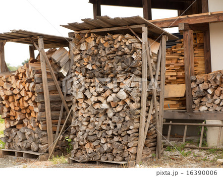 積み上げられた薪 積み上げられた薪 16390006