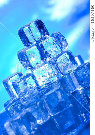 Blue and shiny ice cubes 16397160