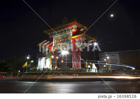 Gateway Arch (Odeon Circle) at Bangkok China Town 16398526