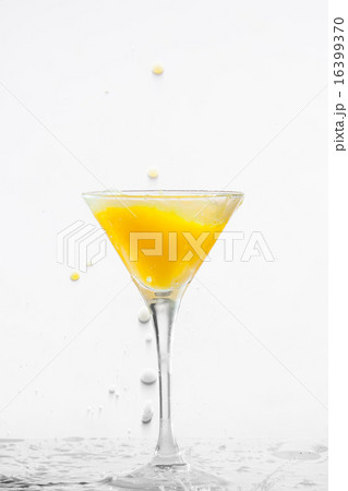 Orange cocktail 16399370