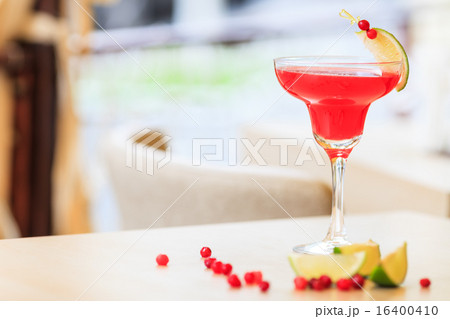 cosmopolitan cocktail 16400410