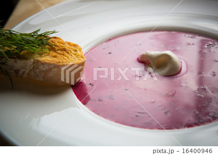 Cold summer Beets soup 16400946