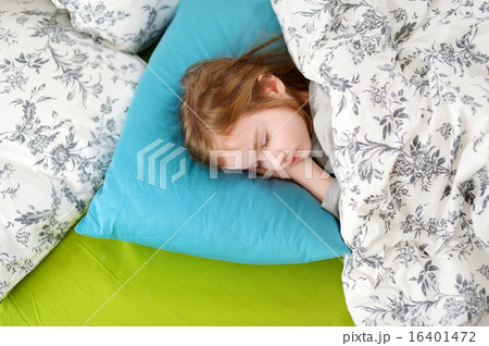 Adorable little girl sleeping 16401472