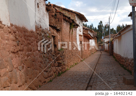 ペルー インカの聖なる谷 チンチェーロ村の路地 ペルー インカの聖なる谷 チンチェーロ村の路地 16402142