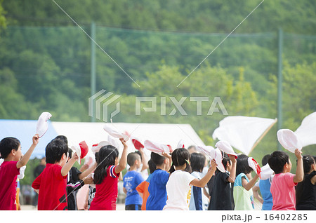 運動会イメージ（応援合戦） 16402285