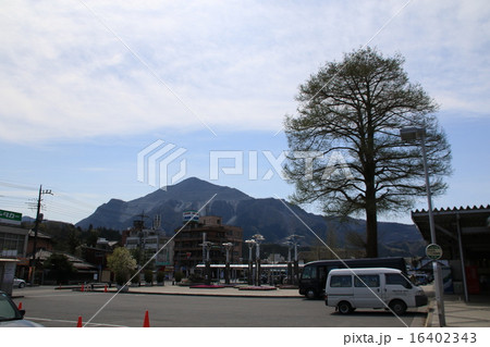 西武秩父駅から見た武甲山 16402343
