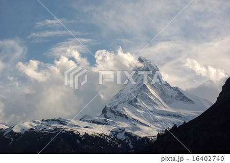 雲に包まれるマッターホルン 雲に包まれるマッターホルン 16402740