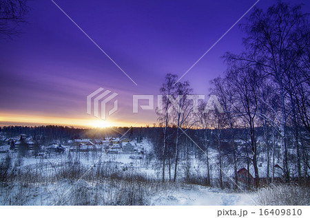 Winter sunrise 16409810
