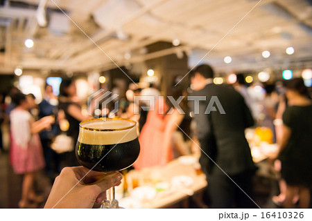 黒ビールで乾杯 16410326