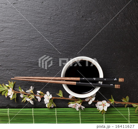 Japanese sushi chopsticks, soy sauce bowl Japanese sushi chopsticks, soy sauce bowl 16411627
