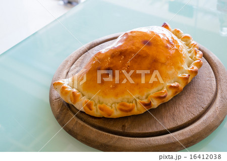 Pizza puff on the wood plate Pizza puff on the wood plate 16412038
