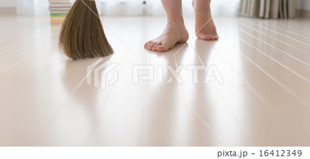 掃き掃除 16412349