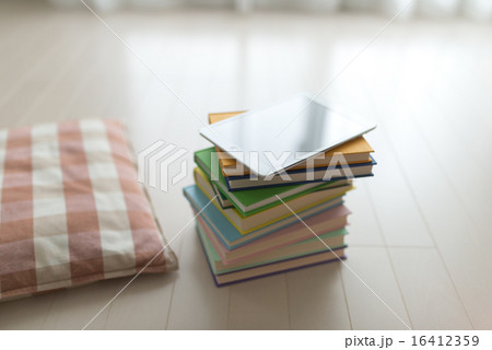本のある暮らし 本のある暮らし 16412359