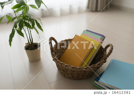 本のある暮らし 本のある暮らし 16412391