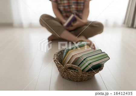 本のある暮らし 16412435