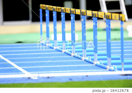 陸上ハードル 16412678