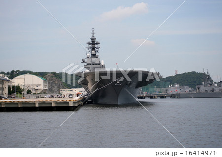 横須賀に配属された巨大護衛艦「いずも」の入港風景 横須賀に配属された巨大護衛艦「いずも」の入港風景 16414971