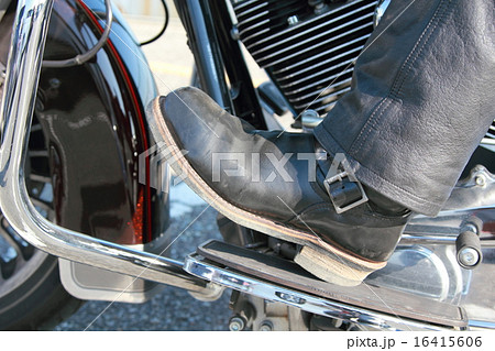 ボディパーツ 男性1人 (足 バイク ツーリング 二輪車 交通 免許 単車 運転) ボディパーツ 男性1人 (足 バイク ツーリング 二輪車 交通 免許 単車 運転) 16415606