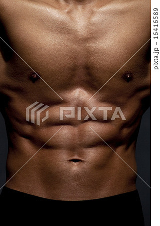 筋肉質な男性の身体の写真素材