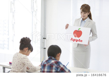 子供に英語を教える先生 子供に英語を教える先生 16416676