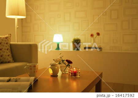 夜のリビングルームイメージ 夜のリビングルームイメージ 16417592