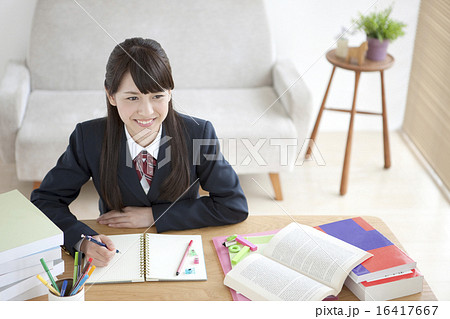 勉強している女子校生 勉強している女子校生 16417667