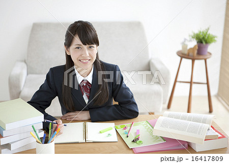 勉強している女子校生 勉強している女子校生 16417809