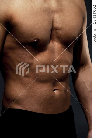 筋肉質な男性の身体 筋肉質な男性の身体 16418002