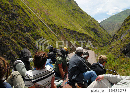 エクアドル ナリス・デル・ディアブロ(リオバンバ〜アラウシ間) 屋根の列車 エクアドル ナリス・デル・ディアブロ(リオバンバ〜アラウシ間) 屋根の列車 16421273
