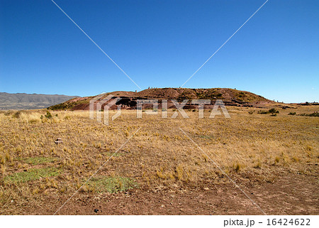 ボリビア　ティワナク遺跡　遠景 16424622
