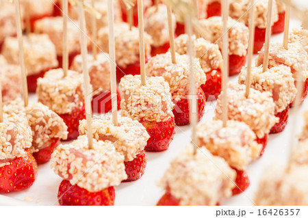 strawberry with tuna 16426357