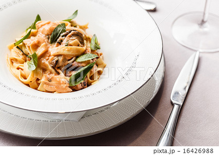 seafood pasta 16426988