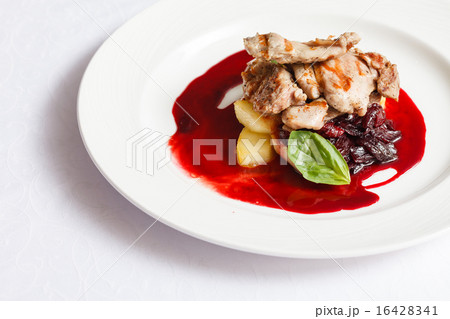 meat with mashed potato 16428341