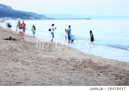 background blur defocus beach sea people bathe 16428417