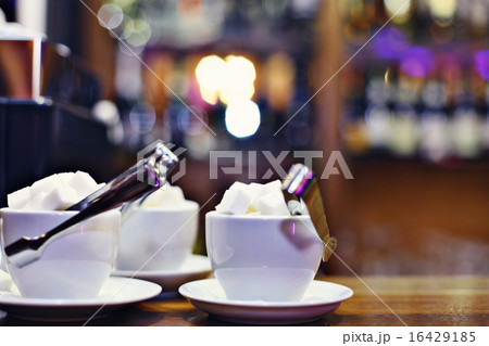 serving food in a restaurant 16429185