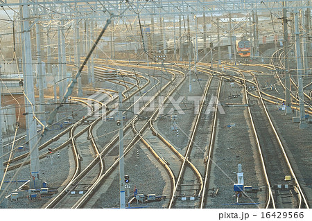 railroad rails path train station wire 16429566