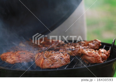 BBQ meat 16430593