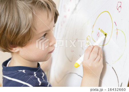 Cute boy drawing Cute boy drawing 16432660