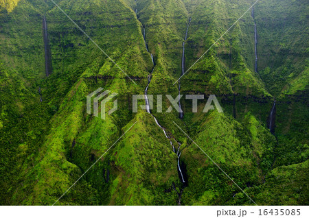 Mount Waialeale known as the wettest spot on Earth Mount Waialeale known as the wettest spot on Earth 16435085