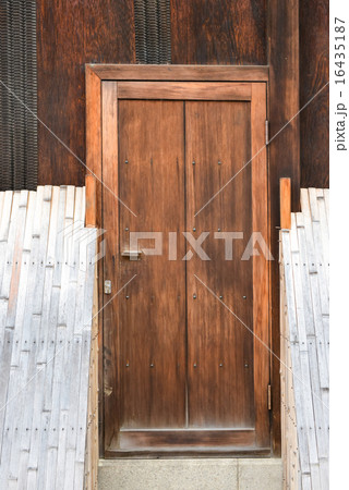 京町家の勝手口 16435187
