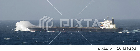 Large vessel ship and the horizon high seas Large vessel ship and the horizon high seas 16436203
